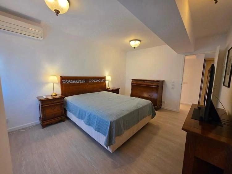 Apartament cu 4 camere decomandat în Decebal