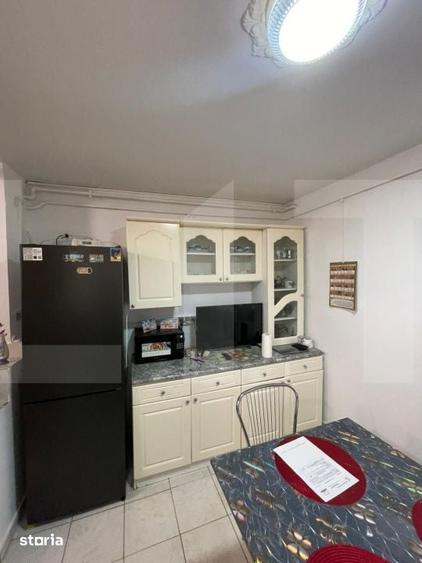 Apartament cu 4 camere decomandat în Lipovei