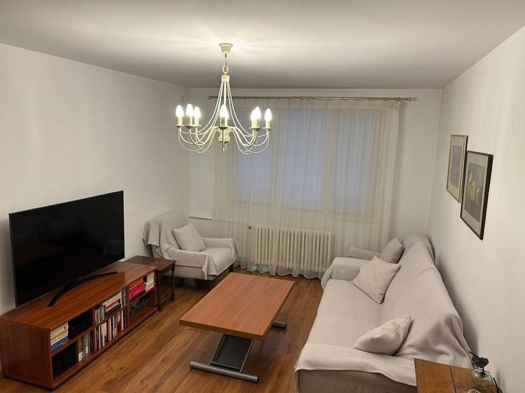 Apartament cu 2 camere decomandat, mobilat în Pajura