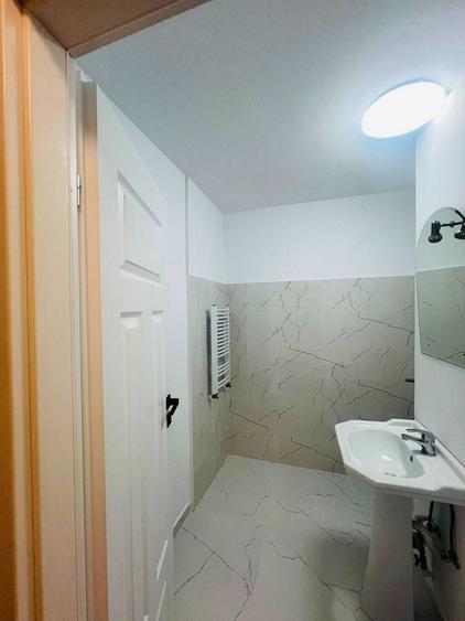 Apartament cu 4 camere decomandat în Tineretului