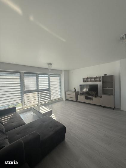 Apartament cu 3 camere semidecomandat în Pieptănari