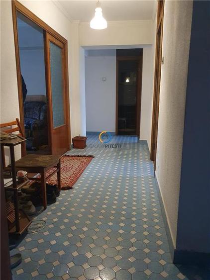 Apartament cu 4 camere decomandat în Central