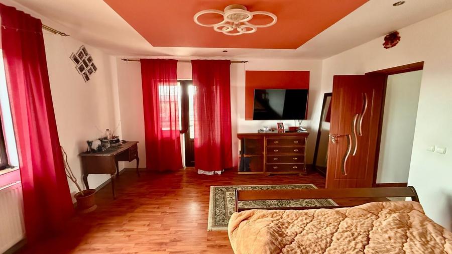 Casă cu 6 camere decomandat cu Teren 1000 Mp în Cug
