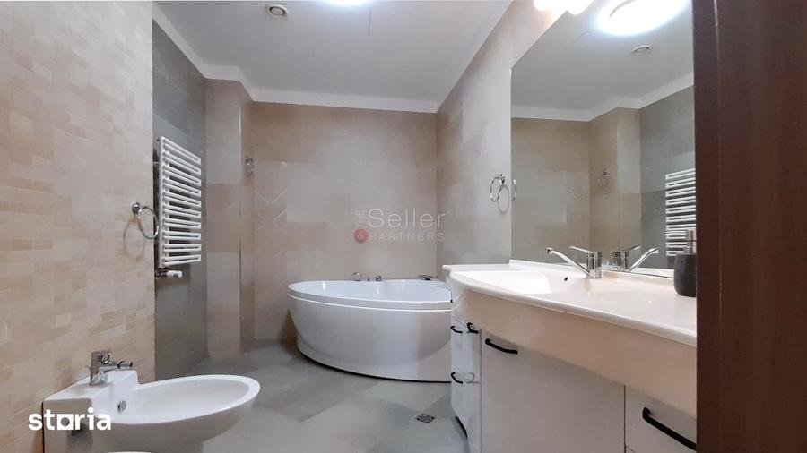 Apartament cu 3 camere, mobilat în Schei