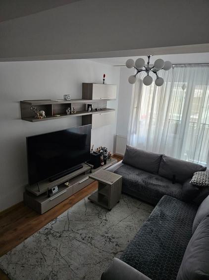 Apartament cu 2 camere decomandat, mobilat în Decebal