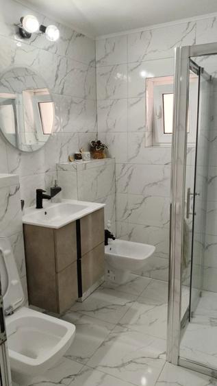 Apartament cu 3 camere decomandat, mobilat în Central