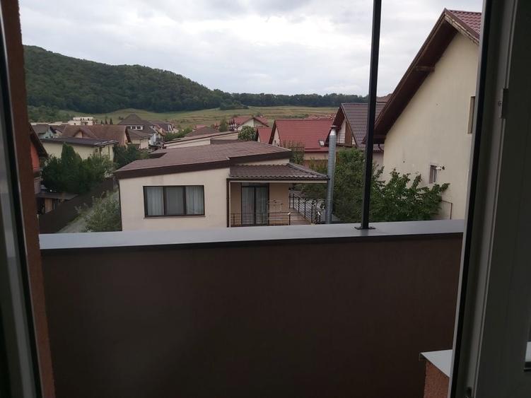 Apartament cu 3 camere decomandat în Florești