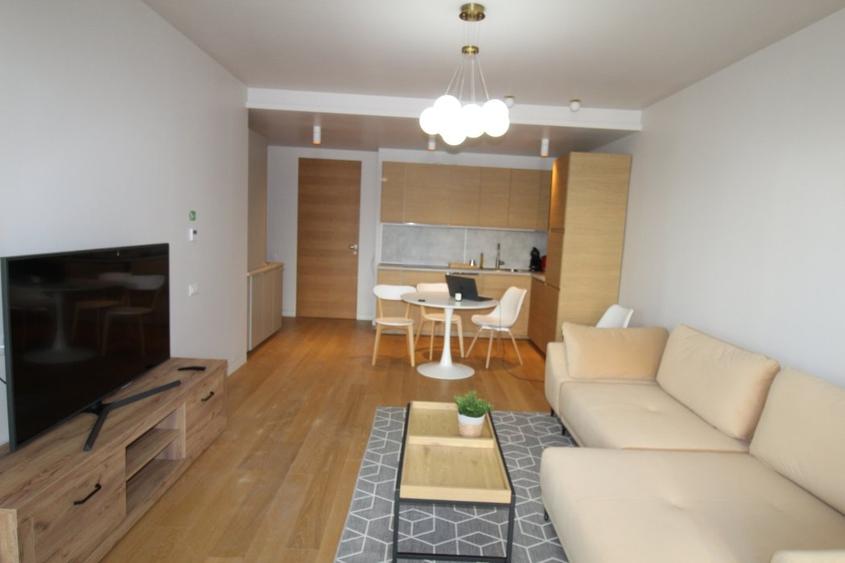 Apartament cu 2 camere semidecomandat, mobilat în Olimp