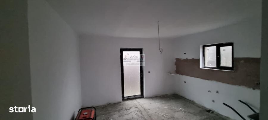 Casă cu 5 camere cu Teren 504 Mp în Tătărăști