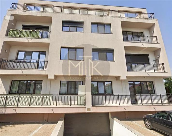 Apartament cu 3 camere semidecomandat, mobilat în Iancu Nicolae