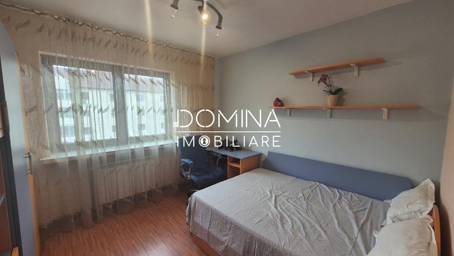 Apartament cu 3 camere semidecomandat, mobilat în Central