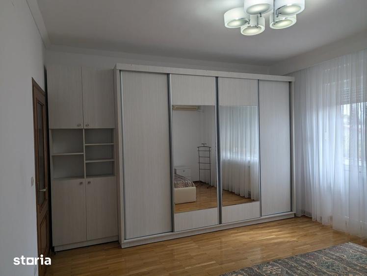 Casă cu 5 camere decomandat cu Teren 89 Mp în Străulești