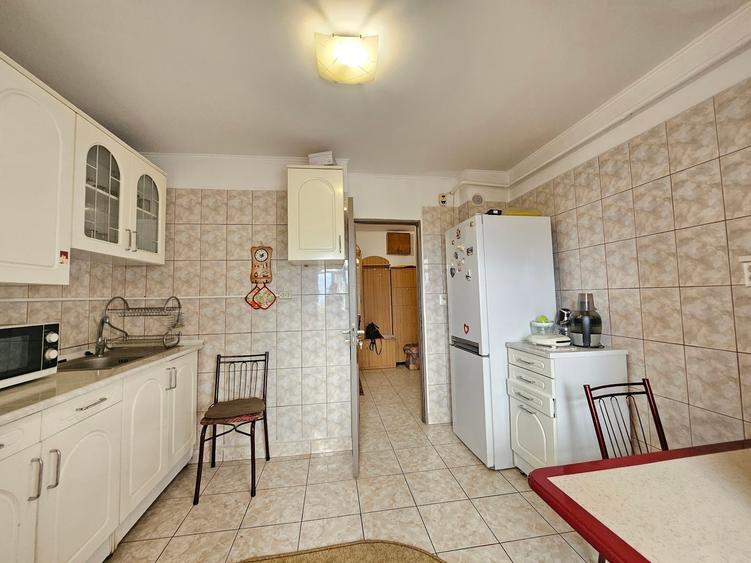 Apartament cu 3 camere decomandat în Găvana 3