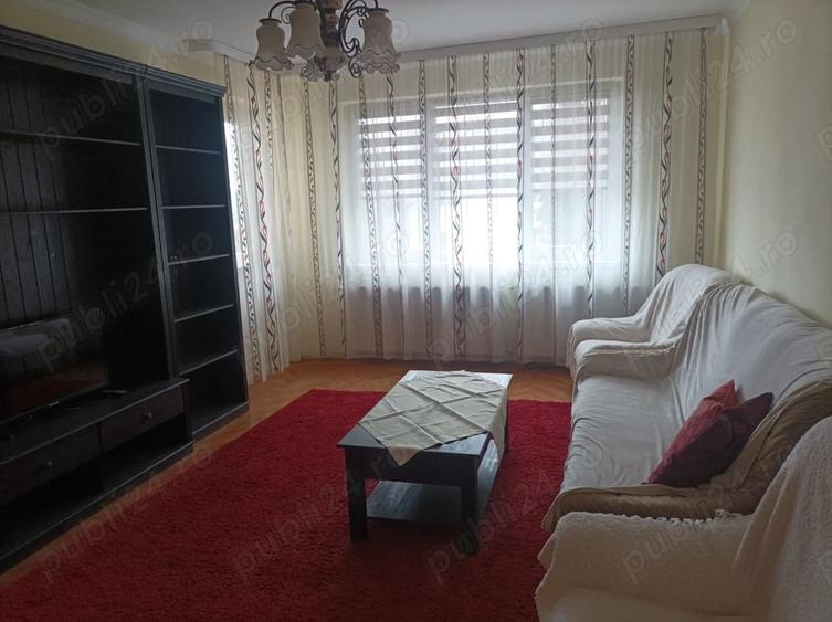 Apartament cu 4 camere decomandat în Central