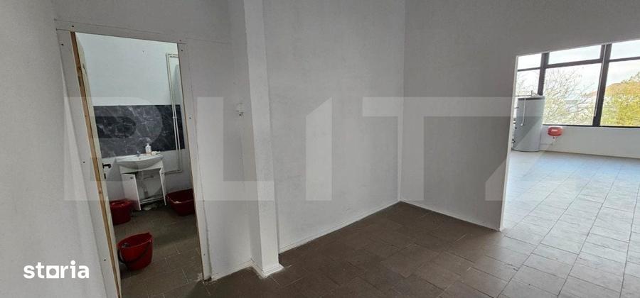 Spațiu comercial, de 800 mp, în Exterior Vest
