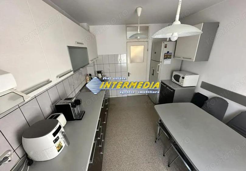 Apartament cu 4 camere decomandat în Cetate