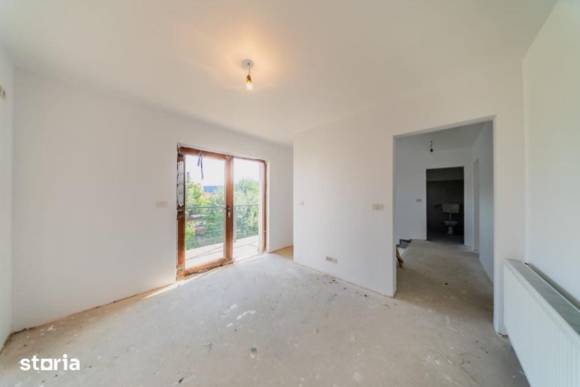 Casă cu 4 camere cu Teren 220 Mp în Intim