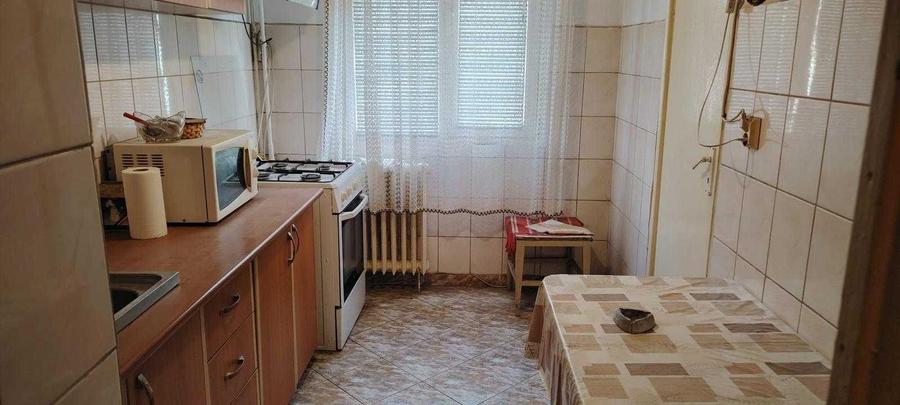 Apartament cu 3 camere semidecomandat, mobilat în Brâncoveanu