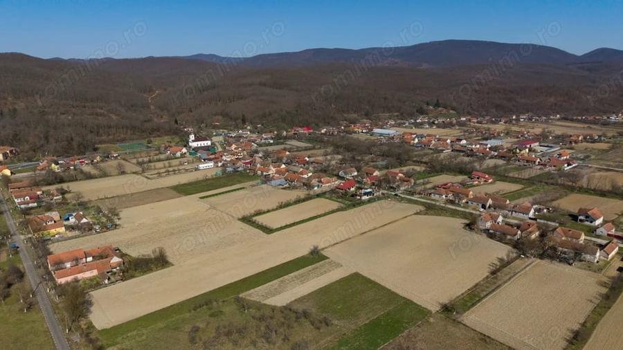 Teren de 2970 mp, în Odvoș
