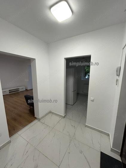 Apartament cu 3 camere semidecomandat în Iancului