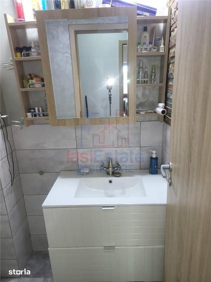 Apartament cu 4 camere decomandat în Nicolina