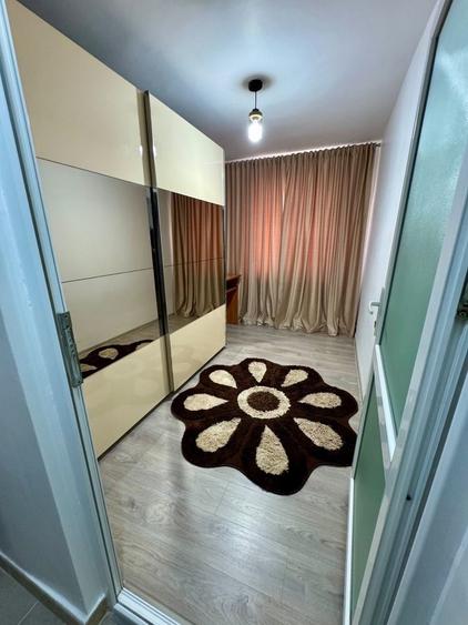 Apartament cu 3 camere decomandat în Micro 4