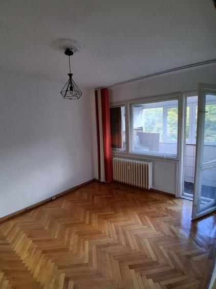 Apartament cu 3 camere decomandat în Iancului