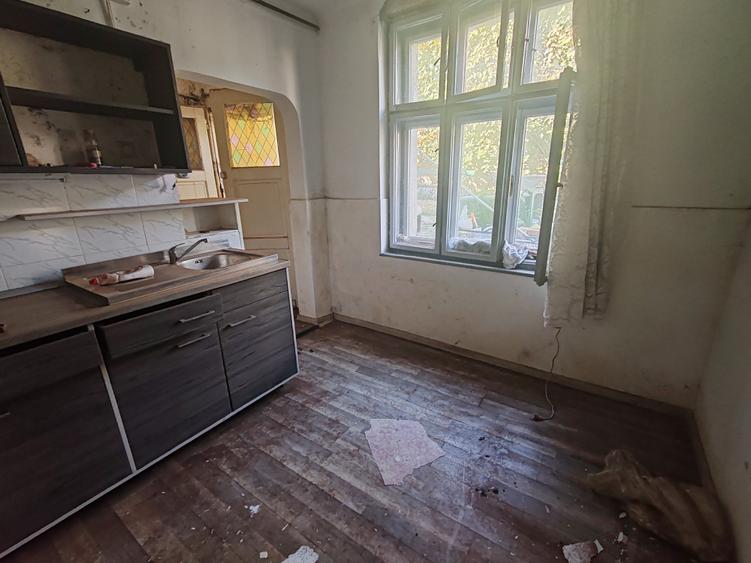 Casă individuală cu 3 camere cu Canalizare în Central