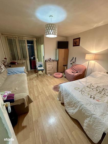 Garsonieră decomandată în Decebal