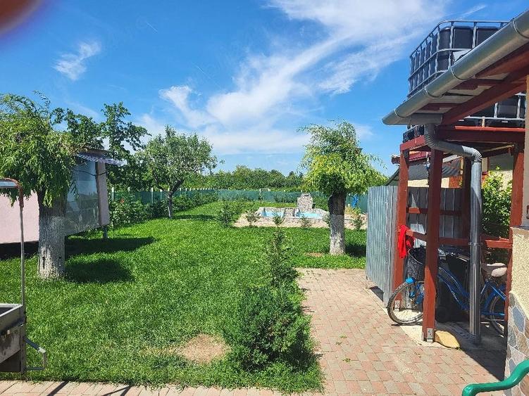 Casă cu 3 camere cu Teren 1400 Mp în Central