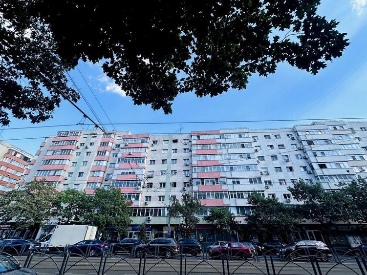 Apartament cu 4 camere decomandat în Moșilor