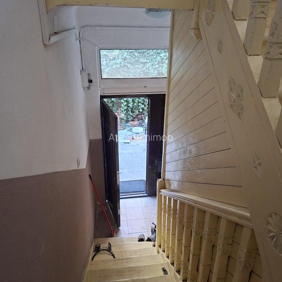 Apartament cu farmec interbelic, în vila , cu acces separat și pod mansardabil