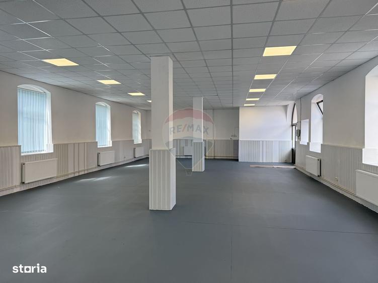 Spațiu comercial, de 200 mp, în Central