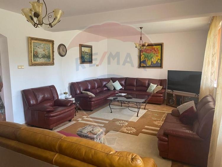 Casă individuală cu 5 camere cu Piscina în Central
