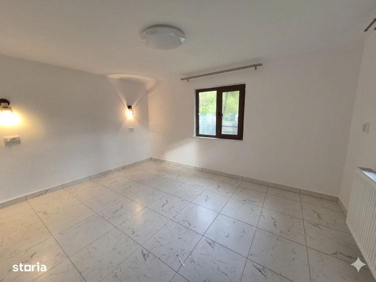 Casă cu 2 camere cu Teren 330 Mp în Cleja