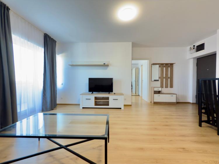 Apartament cu 3 camere semidecomandat, mobilat în Unirii