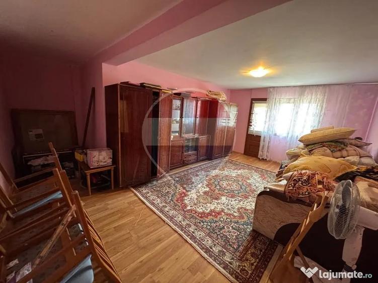 Casă cu 4 camere cu Teren 7700 Mp în Breb