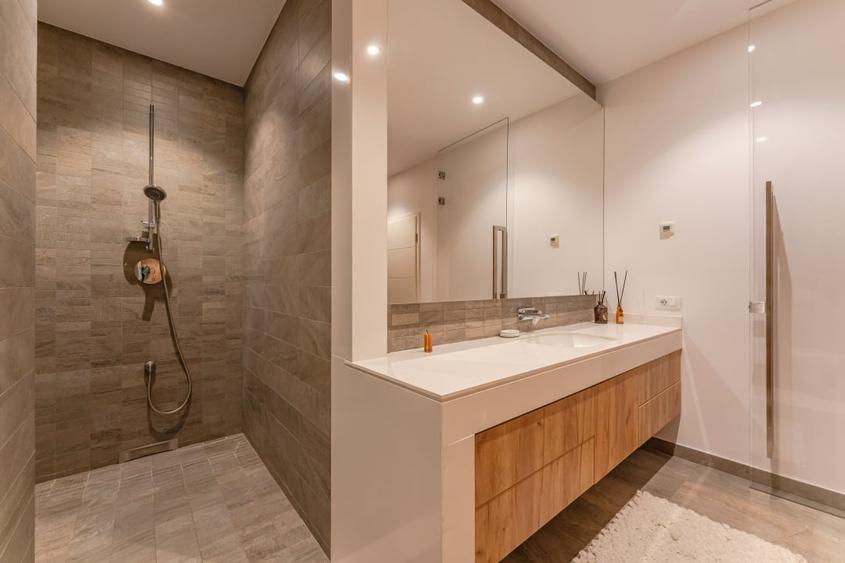 Apartament cu 3 camere decomandat, mobilat în Ultracentral