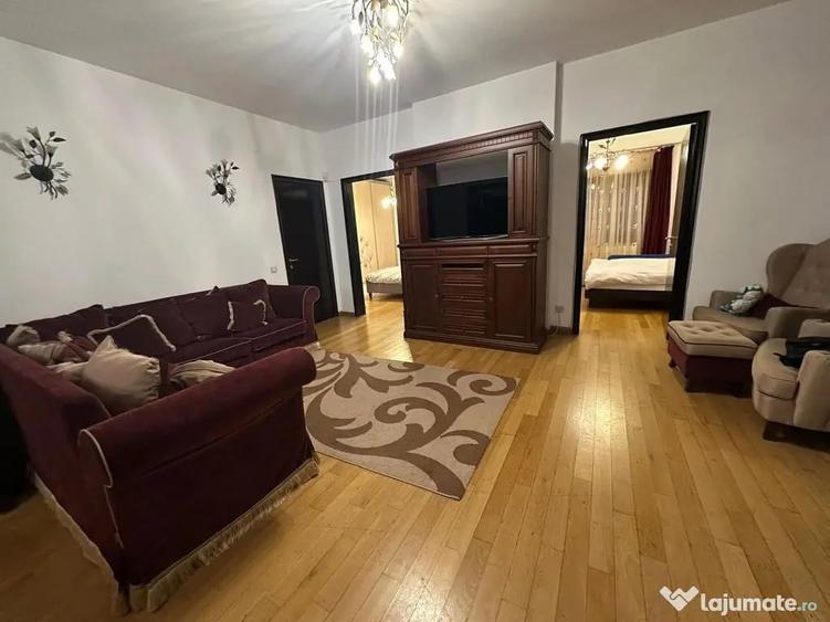 Apartament cu 5 camere decomandat în Panduri