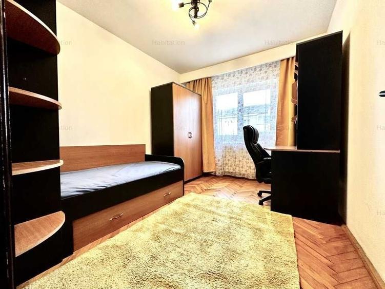 Apartament cu 3 camere decomandat în Girocului