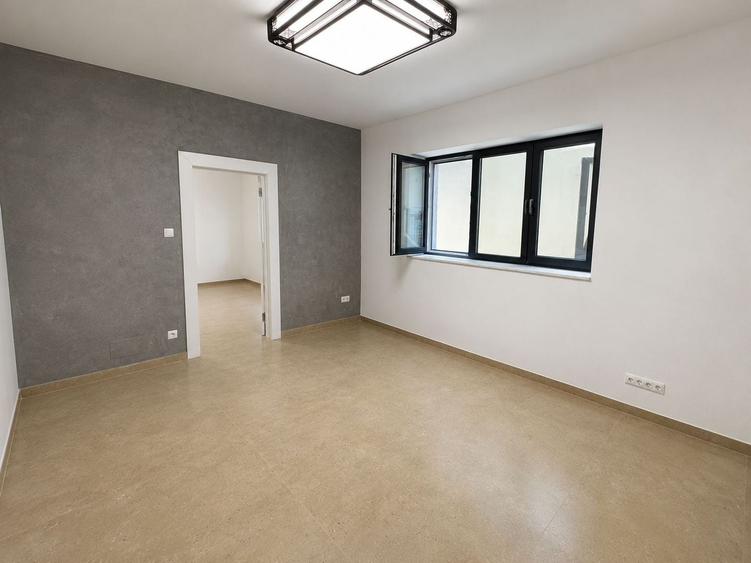 Casă individuală cu 9 camere cu Canalizare în P-ța Unirii