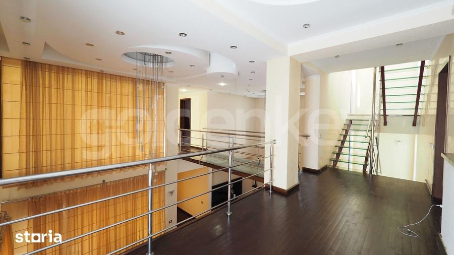 Casă cu 5 camere cu Teren 840 Mp în Central