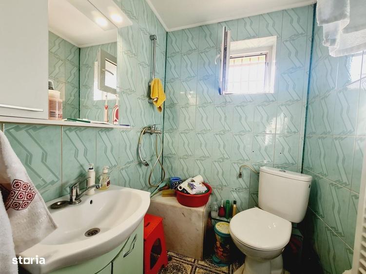 Apartament cu 2 camere decomandat în Podu Roș