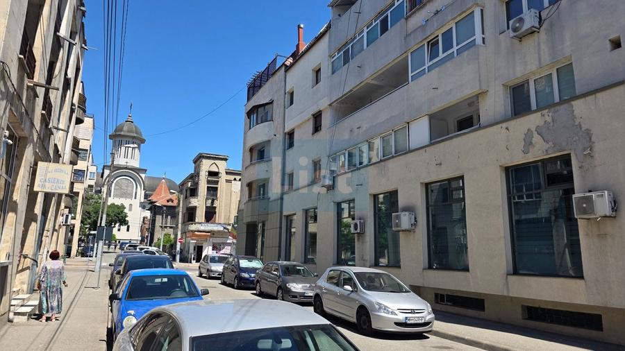Apartament cu 3 camere decomandat în Central