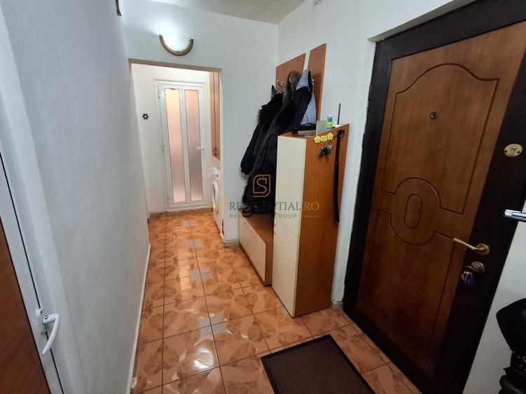 Apartament cu 4 camere decomandat, mobilat în Berceni