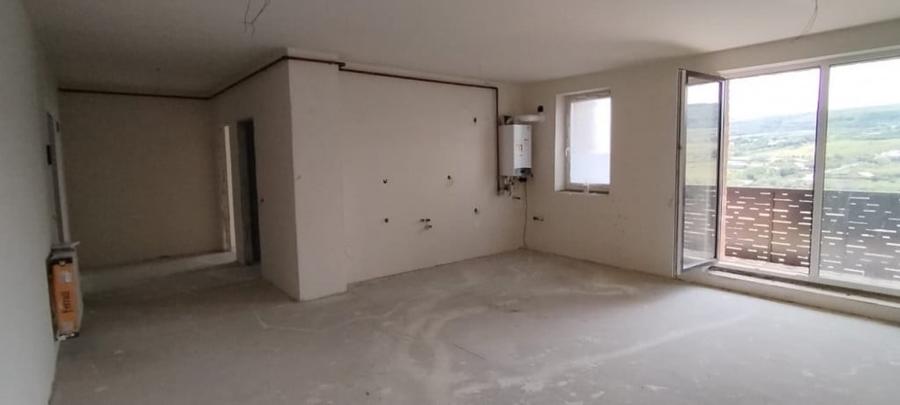 Apartament cu 2 camere semidecomandat în Chinteni