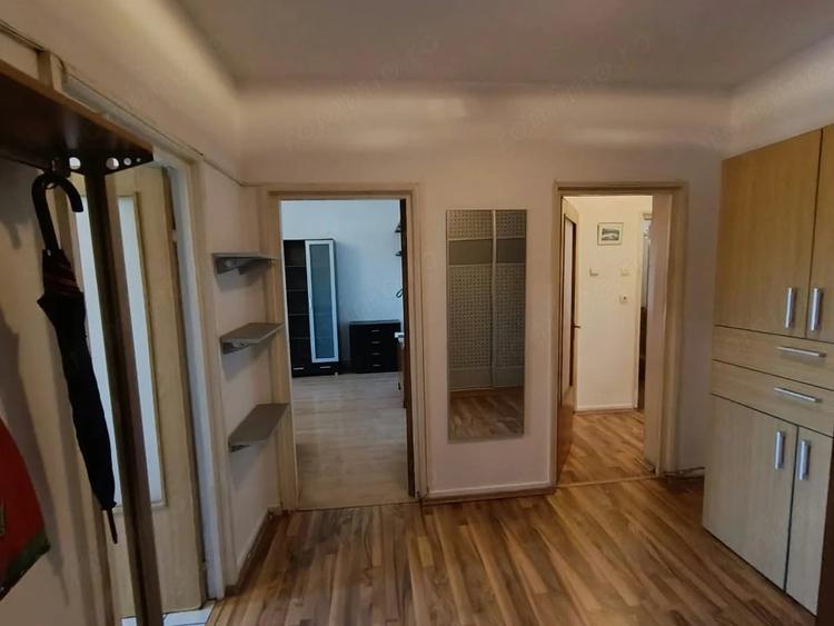 Apartament cu 3 camere decomandat în Săsar