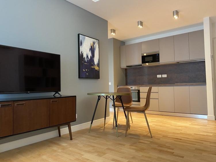 Apartament cu 2 camere semidecomandat, mobilat în Romană