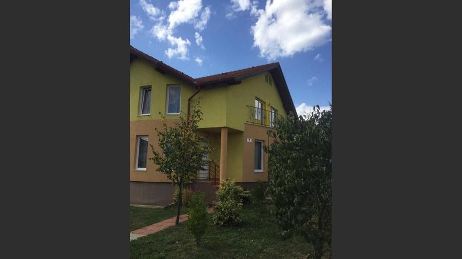 Casă cu 5 camere cu Canalizare în 1 Decembrie