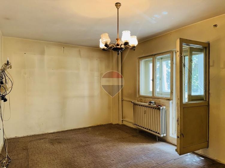 Apartament cu 2 camere decomandat în Teiul Doamnei